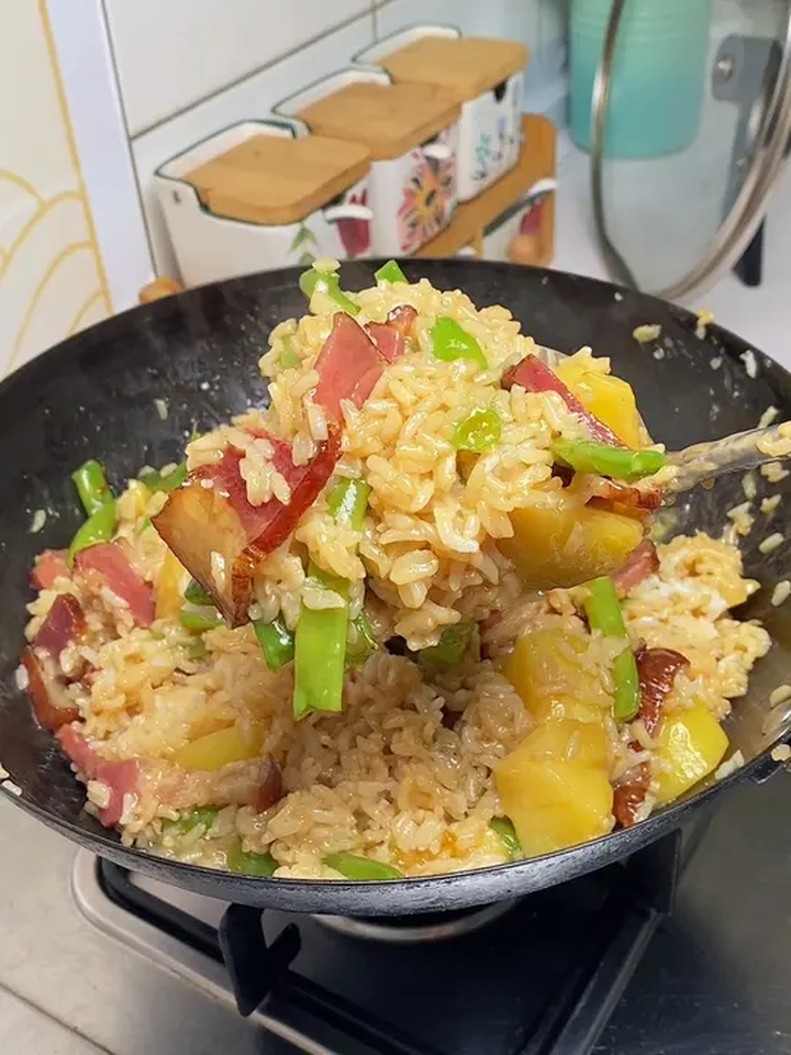 吃过豆角焖面一定要尝尝腊肉豆角焖饭