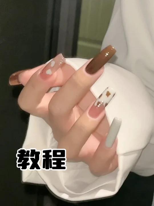 秋冬巧克力色系美甲