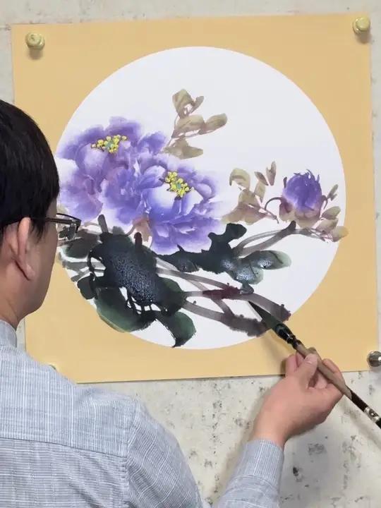 沈杰松創作紫色牡丹國畫 热门话题原创视频国画艺术国画写意牡丹劲酒配美食食养两相宜