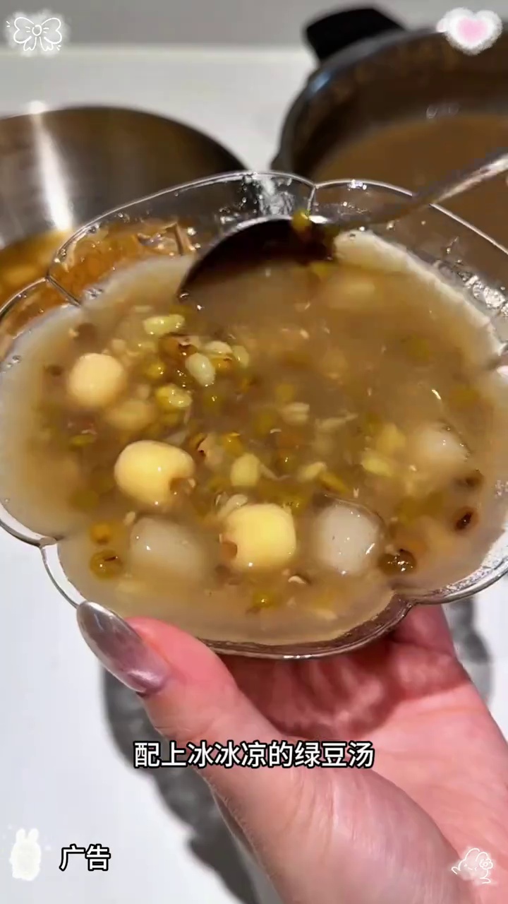 漳州四果汤的阿达子配莲子绿豆汤，真的冰冰凉的太好喝了！自制甜品
