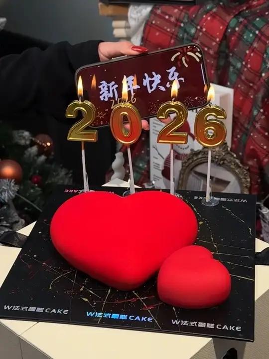 跨年倒计时 氛围感蛋糕已就位!蛋糕浪漫礼物跨年蛋糕仪式感一口甜进新一年的美好里～