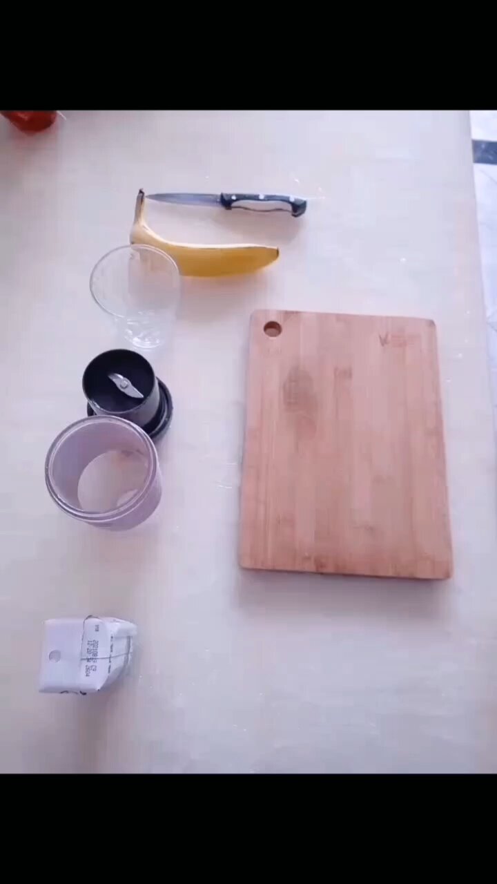 英文版的制作香蕉奶昔教程来啦～