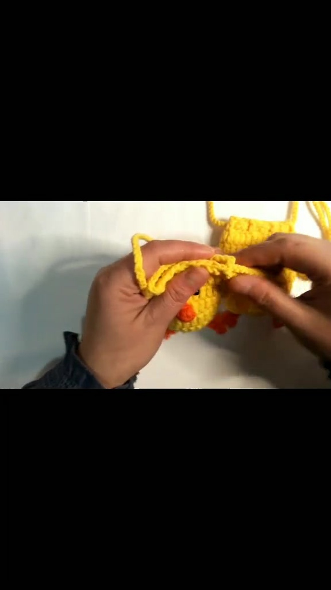 这个毛线小鸡蛋兜有些可爱哦