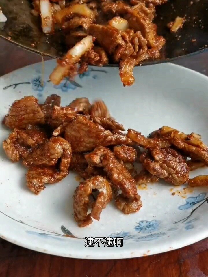 今天教你们做炒烤肉