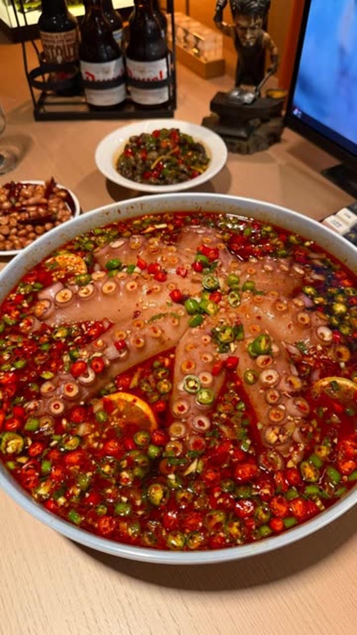 简单吃点捞汁大章鱼，当作宵夜正合适