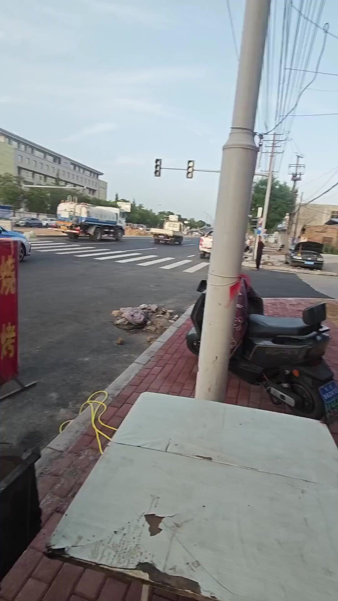 嚯!石头川菜馆放大招,四人餐仅 98 元!有湘试家小炒黄牛肉、鱼香肉丝,酸辣土豆丝脆,油麦