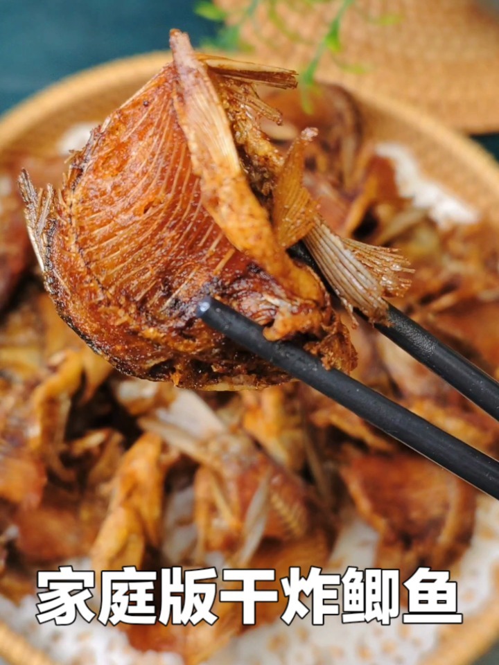 鲫鱼这么做 鱼头鱼刺都不剩 酥脆好吃