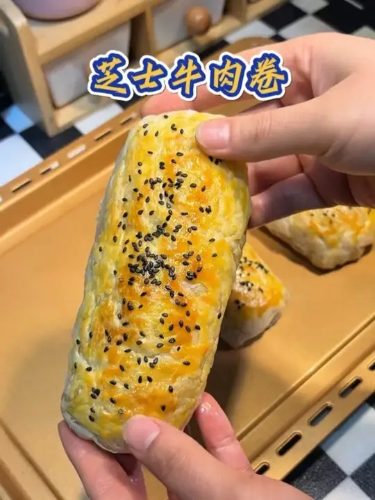 免揉面的爆浆芝士牛肉卷,外皮酥脆,里面鲜嫩多汁,可冷冻保存,吃的時候不用解冻,烤箱或空气炸