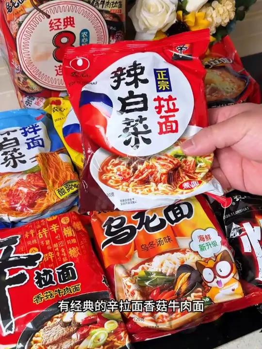 本来买来想尝尝所有口味的,直接给我选择困难了!这个价到手8连包超合适!农心辛拉面夜宵吃什么