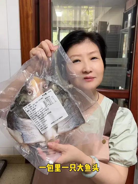 剁椒鱼头 方便又好吃,还可以烧鱼头豆腐汤 红烧鱼头 又鲜又嫩