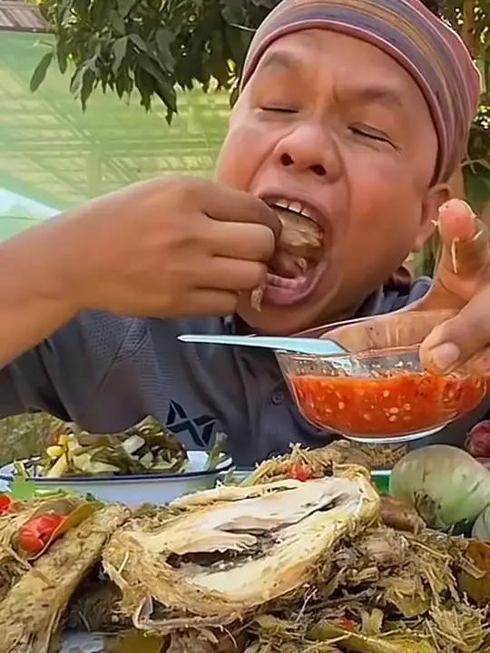 蒸鸡肉配上剁椒辣酱真好吃 #美食泰国美食抖音美食户外美食内容启发搜索