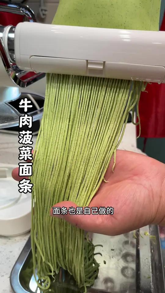 家庭版卤牛肉面  卤牛肉现在是我唯一学会的菜 每次卤牛肉汤都舍不得倒 都得下一碗面条 面条