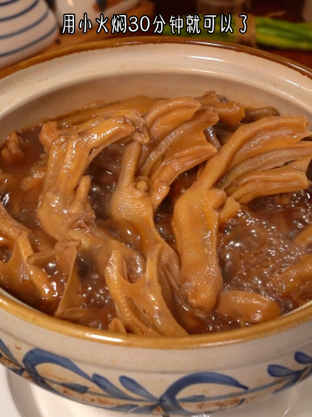 鸭爪不要老是煮汤了试试这个鲍汁鸭爪酱香味十足特别下饭