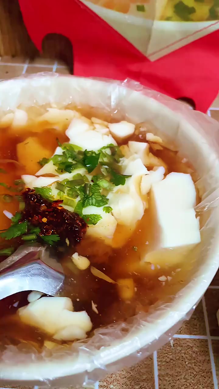 哈尔滨安静早市,巧克力油条你吃过吗?