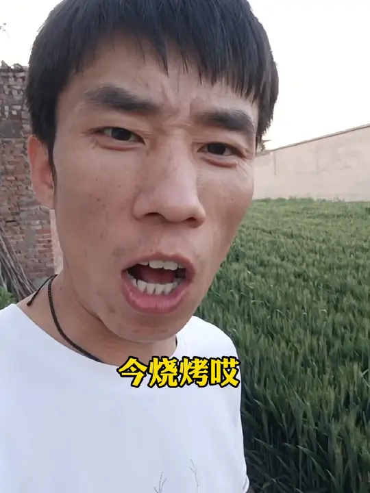 今儿烧烤明儿旅游,发朋友圈炫耀是在“刺痛”谁?