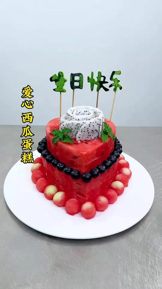 夏天快到了,做个这样的西瓜蛋糕好吃又好看还有创 意吃出仪式感西瓜蛋糕制作过程厨艺教程西瓜