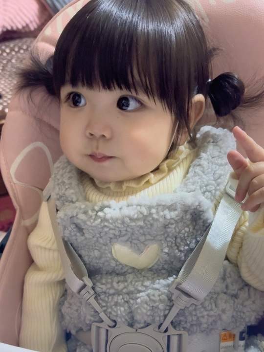 爱吃鱼的洋我的小公主，人类幼崽可爱瞬间