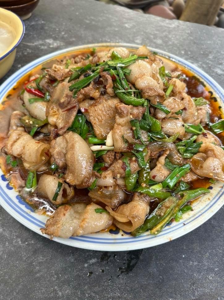 今天吃回锅肉，本地香蒜苗蒜苗来炒