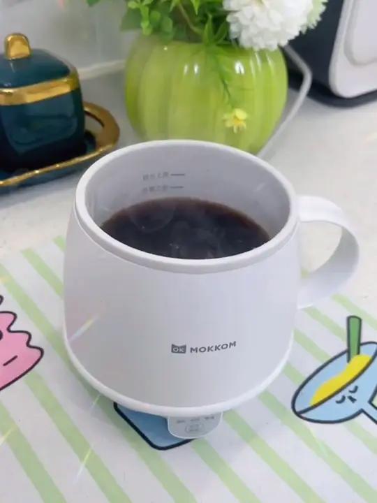 牛奶我一直都喜欢喝热乎乎的，这款温奶杯操作方便，还能烧水炖煮，关键还挺好看的 热奶杯早餐杯