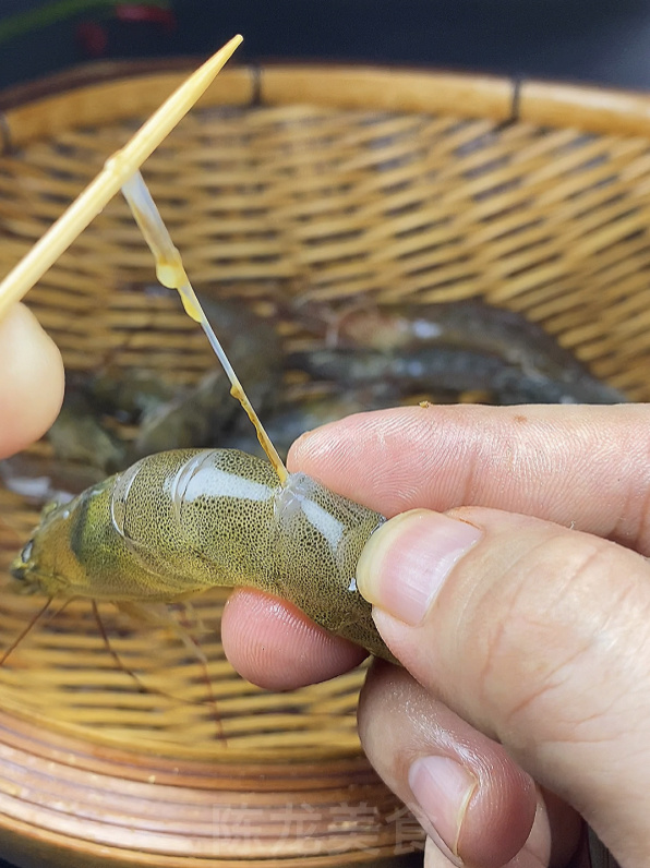 虾身上哪些部位不能吃