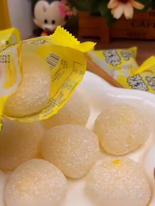 谁能拒绝这个Q弹软糯的榴莲泡芙呢!糯叽叽的甜而不腻!榴莲泡芙 雪媚娘 超好吃