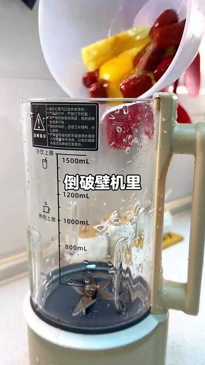 早餐给儿子做了苹果红枣糕，西红柿虾皮饼，简单又有营养，儿子很
