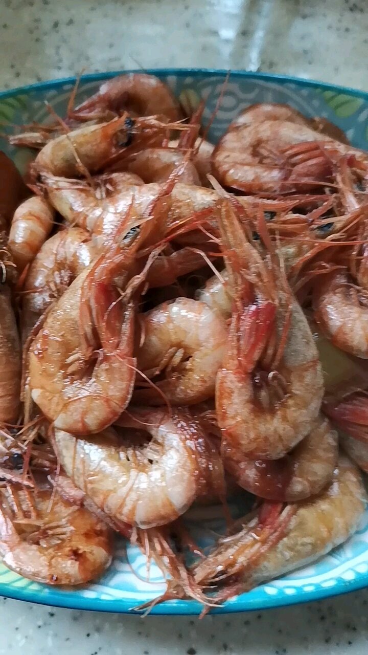 来青岛就吃野生蛎虾,味道鲜美,汤汁浇饭鲜