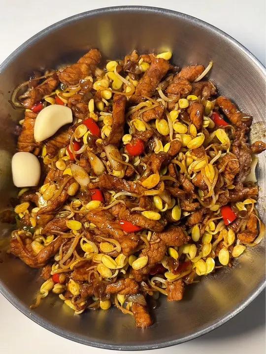 沉浸式拌面之豆芽炒肉丝