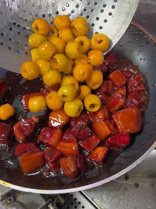 （山楂红烧肉）精品五花肉30 大料配比：八角10克 肉蔻6克 香叶3克 小茴香2.5克 除