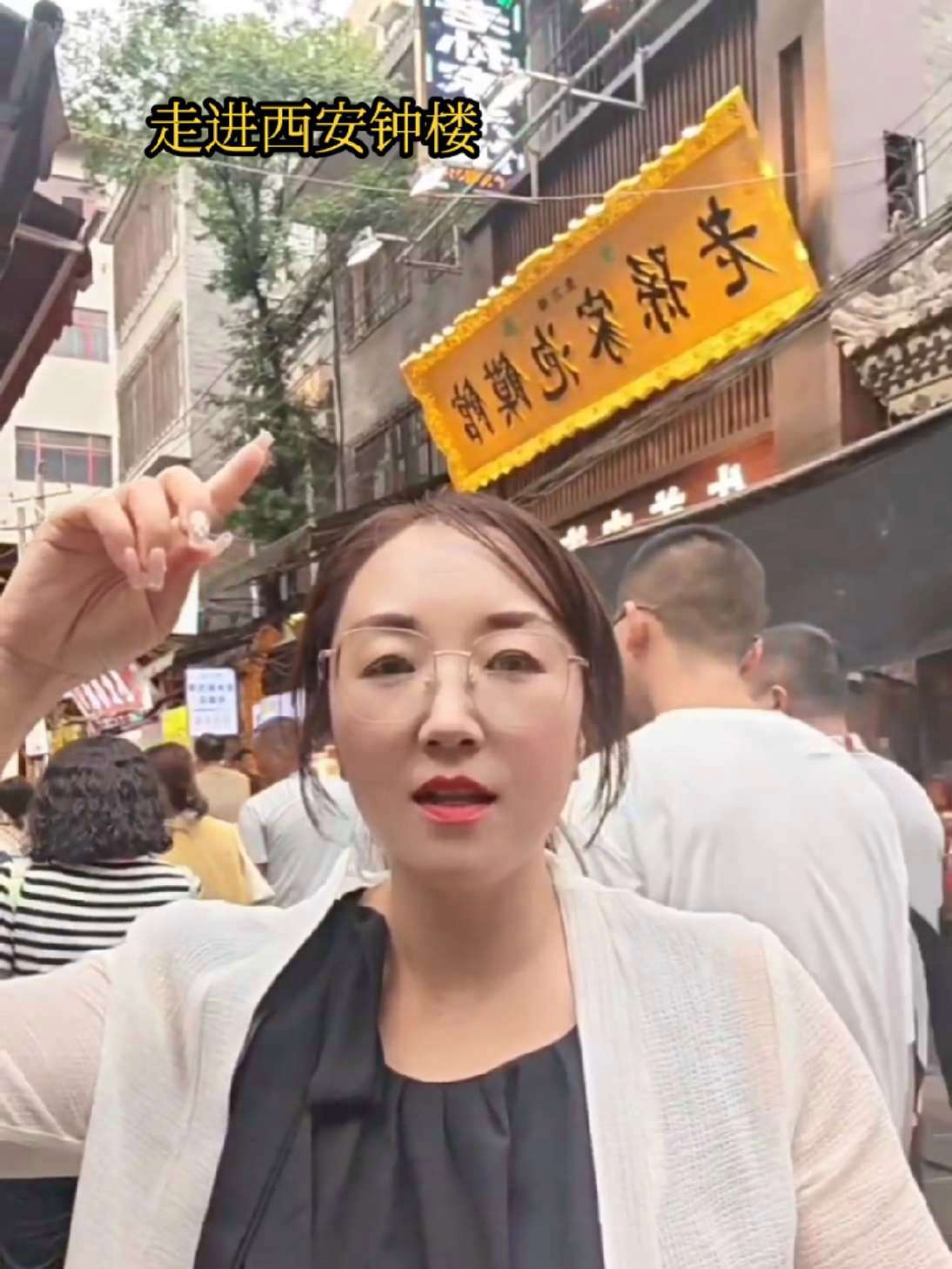 西安人私藏泡馍馆：肉烂汤浓，现煮羊骨汤+手工馍掰馍的仪式感不能少！看这泡馍吸满汤汁的瞬间…