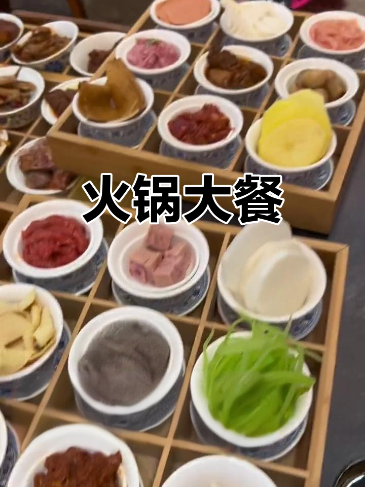 火锅盛宴，丰富菜品与炒饭让人陶醉！