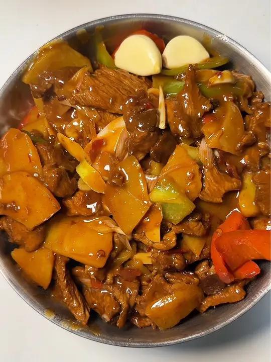 沉浸式拌面之土豆牛肉盖浇面 谁懂这一口的好吃程度 好吃到停不下来 天冷了吃点啥
