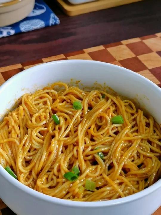 每天吃面不重样这碗咖喱拌面太香了