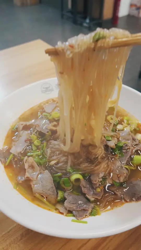 在龙岩莲花家园这，有家淮南牛骨汤，安徽老板说把家乡的味道带到龙岩！不一样的牛肉粉丝，可以来