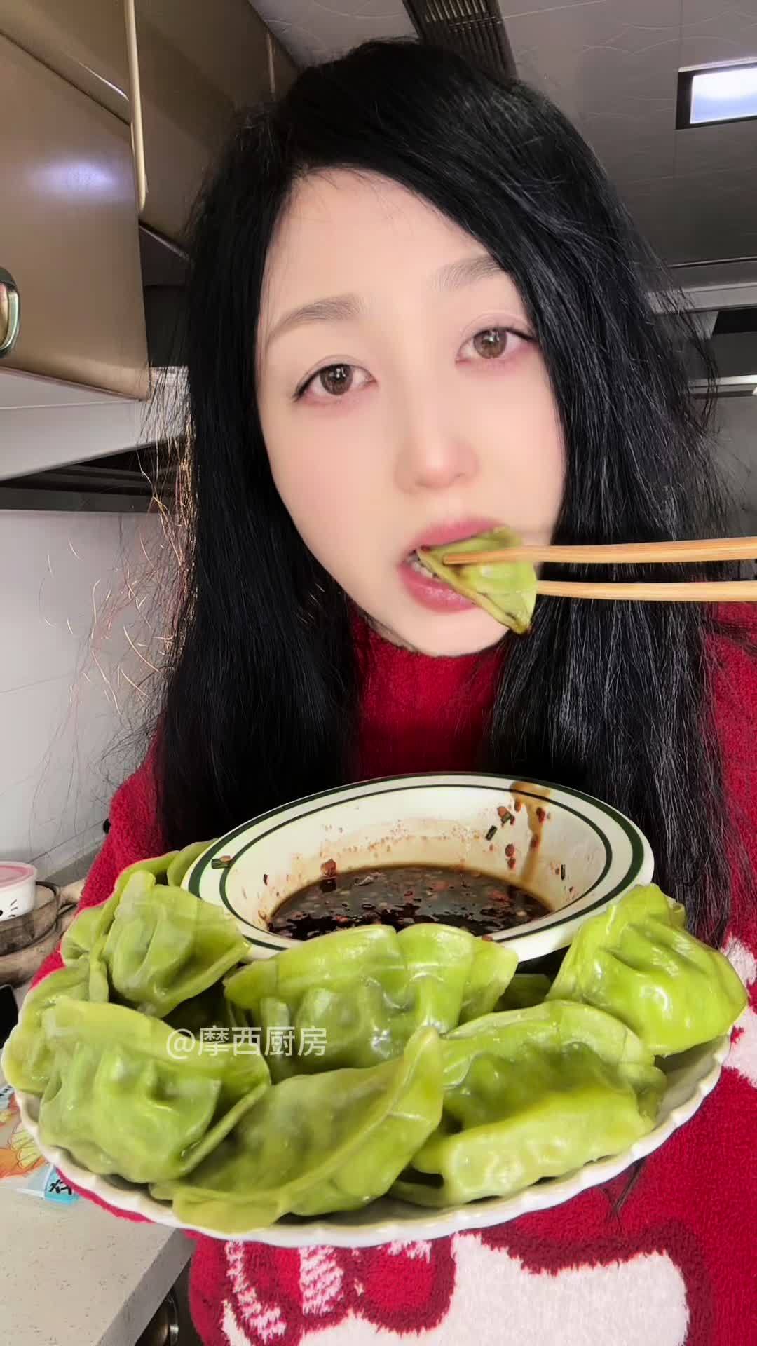 这份冬季美食太治愈了 鲅鱼馅的全麦菠菜饺一口一个!低卡鲜美,皮薄馅大,天冷犯饺子瘾的绝对不