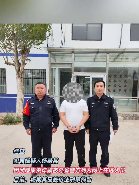 「户籍女警“一句话”让逃犯自投罗网」近日,在阳谷县公安局高庙王派出所上演了一场现实版的“潜