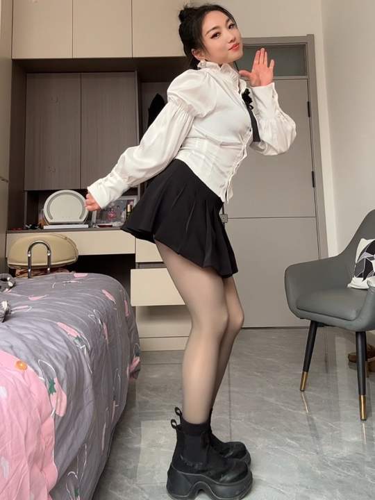 穿小短裙跳舞，好想被爱！