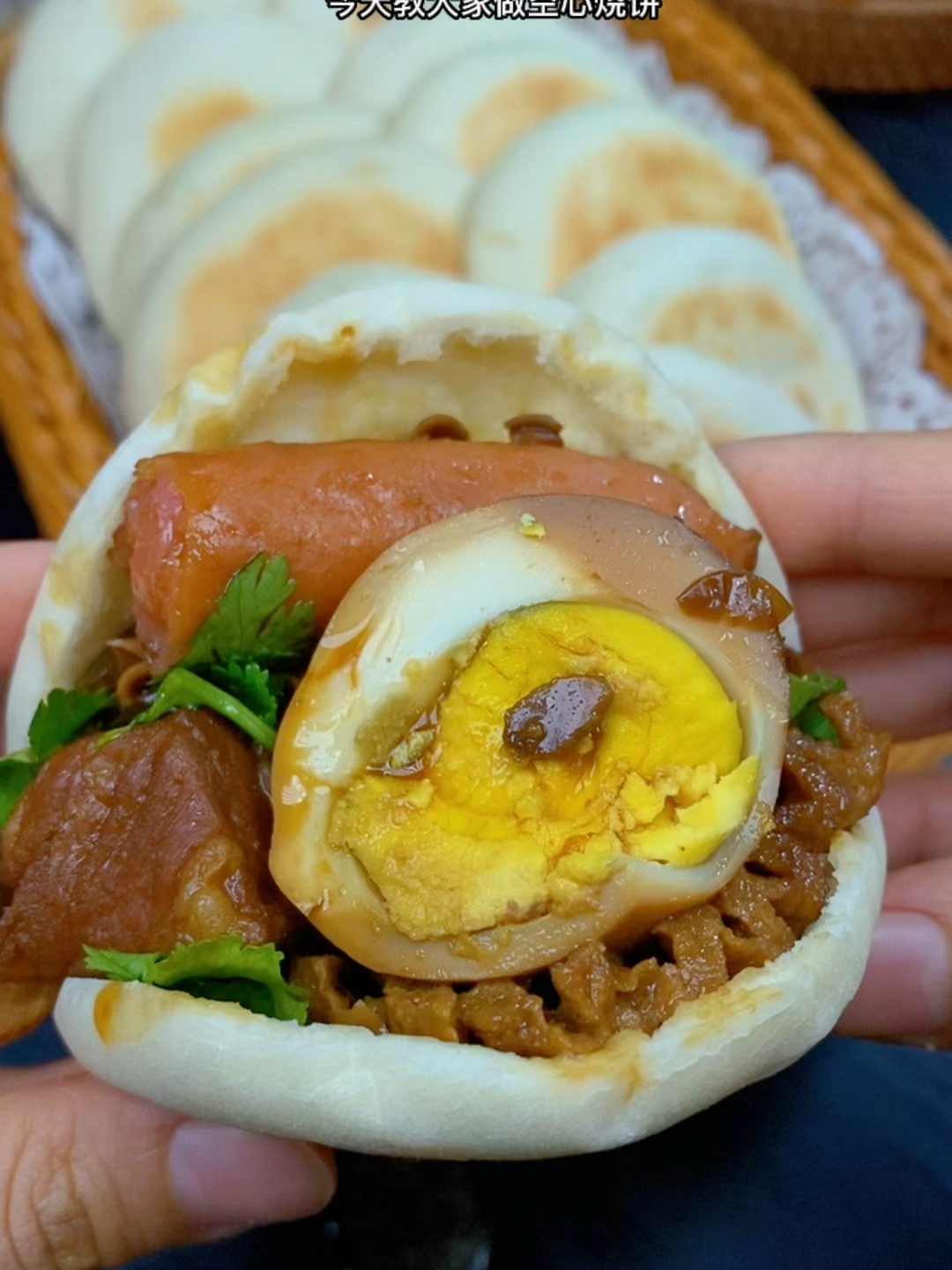 这样做的烧饼个个空心,夹肉夹菜都好吃