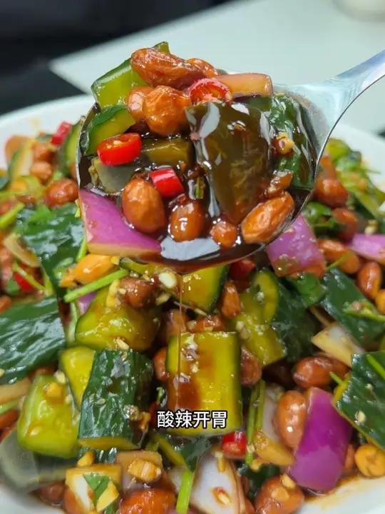 黄瓜拌皮蛋的新吃法 #皮蛋新做法 #拌松花蛋做法 #凉拌松花蛋菜谱 #美食分享 #凉拌菜