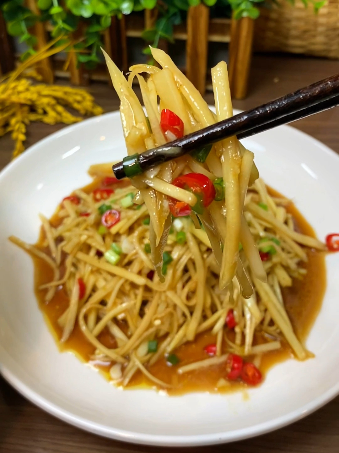 冬吃萝卜夏吃姜、所以到了夏天凉拌嫩姜要吃