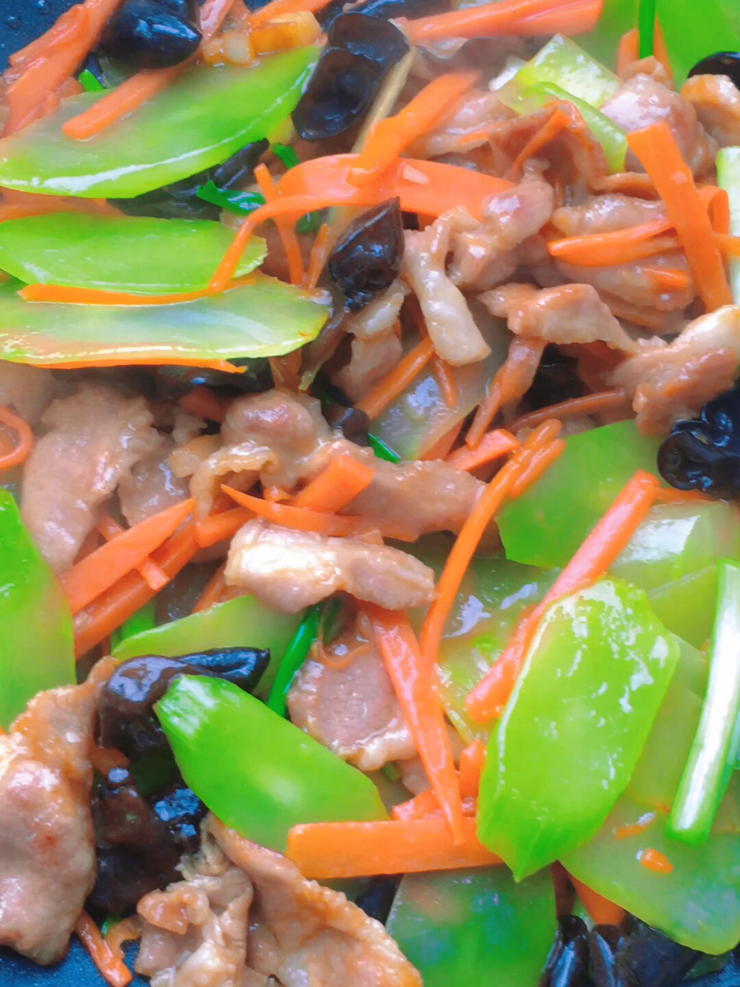 莴笋木耳胡萝卜丝炒肉