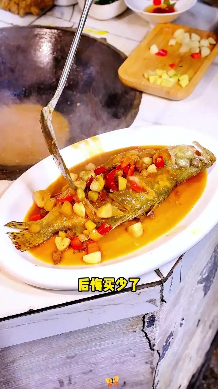 正宗黄山臭鳜鱼,闻着臭吃着香 臭鳜鱼 吃鱼 安徽特产