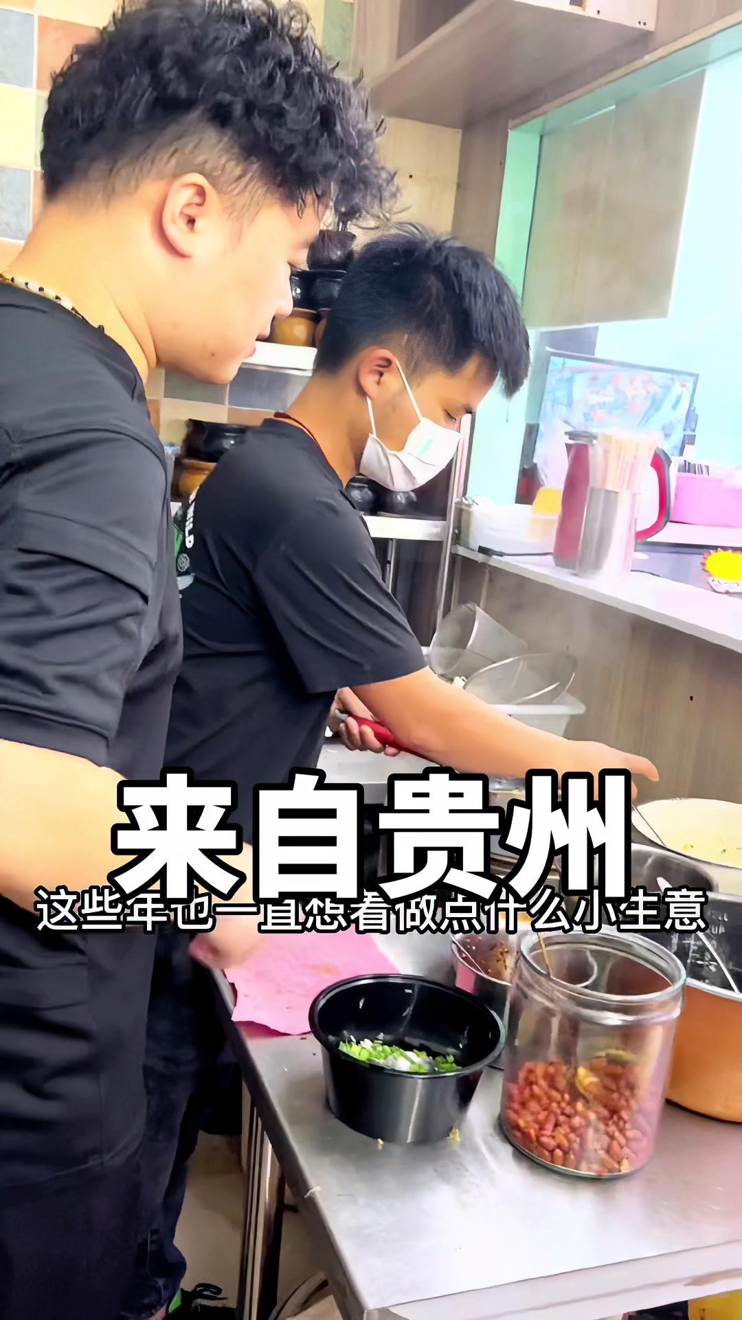 南昌拌粉瓦罐汤 餐饮人 粉李记 当年人生低谷找不到工作为温饱发愁时;路边的南昌拌粉小店;一