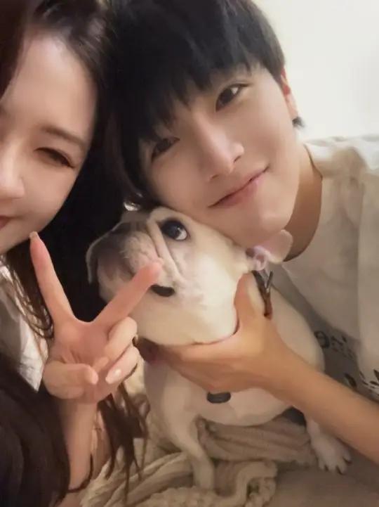 好整齐的一家三口(高兴的爸,开心的妈,惊恐的墩墩(破碎的她)一起养小狗 情侣日常 铲屎官和