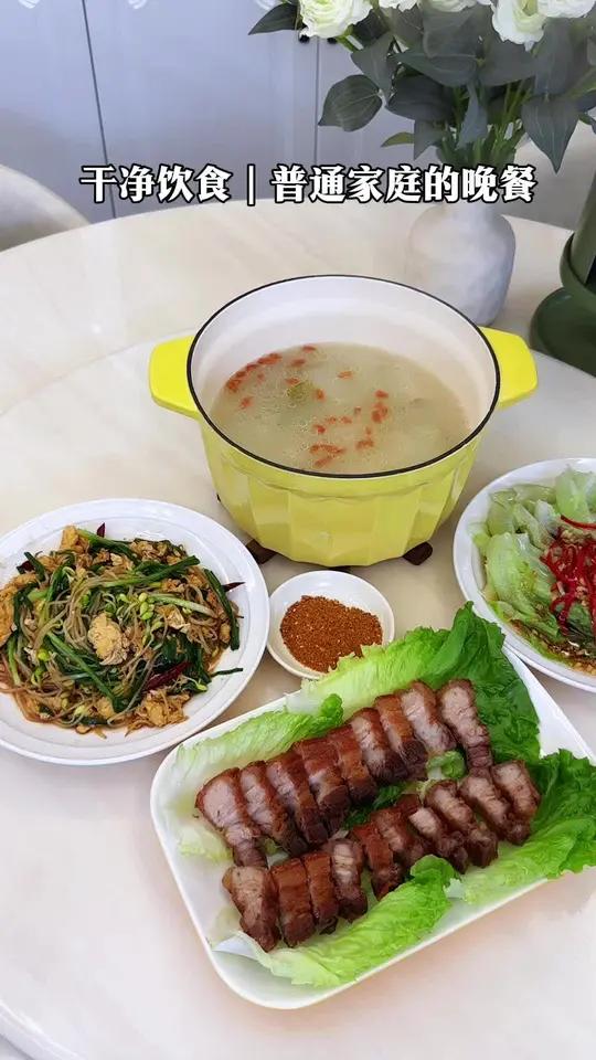 普通家庭的晚餐!今日食谱:脆皮五花肉|豆芽韭菜炒鸡蛋|白灼生菜|冬瓜薏米莲子汤