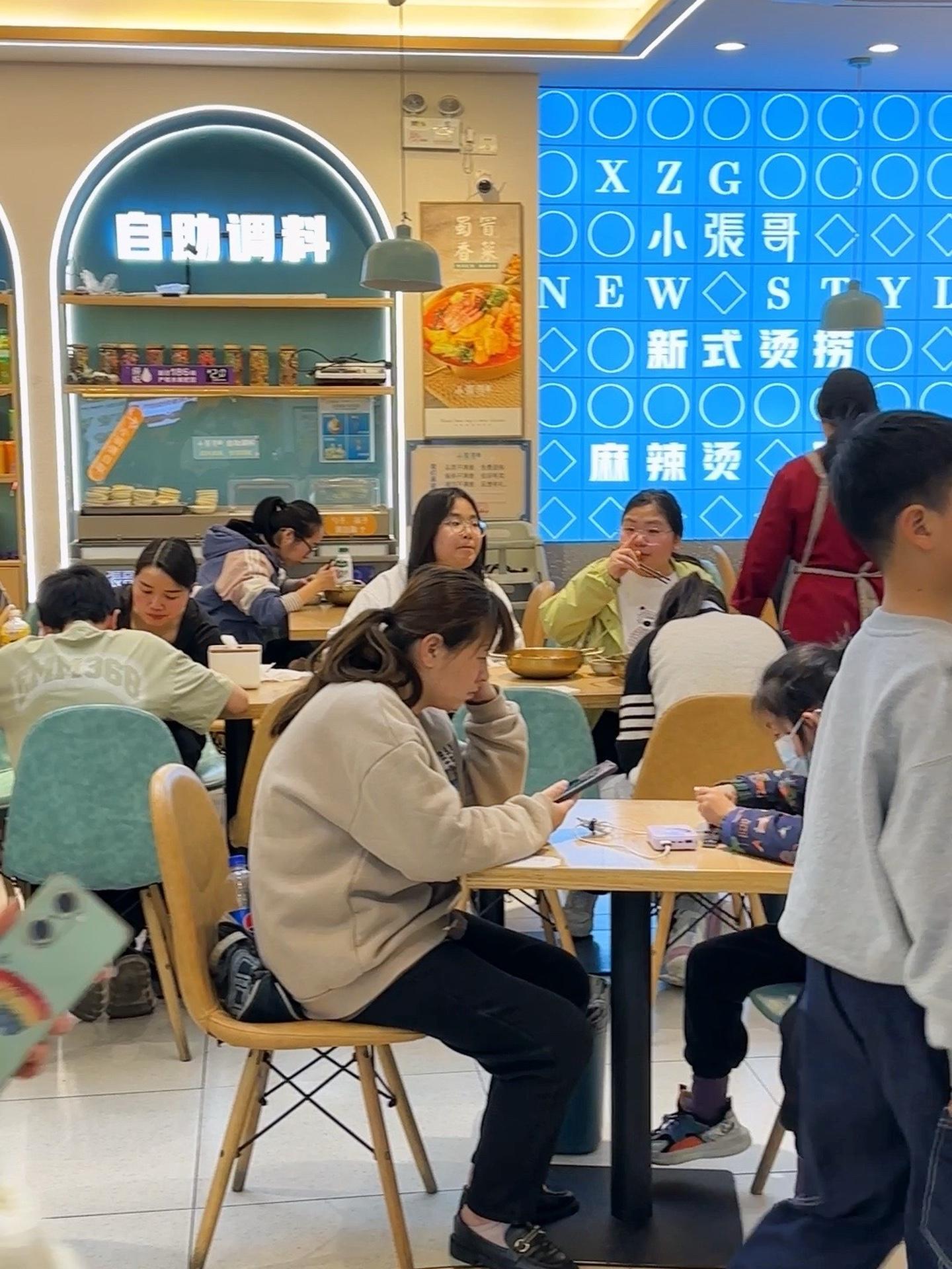 老婆主内我主外,70多平的小店,一个月70000,城里买了房,父母接到身边,过着幸福生活 