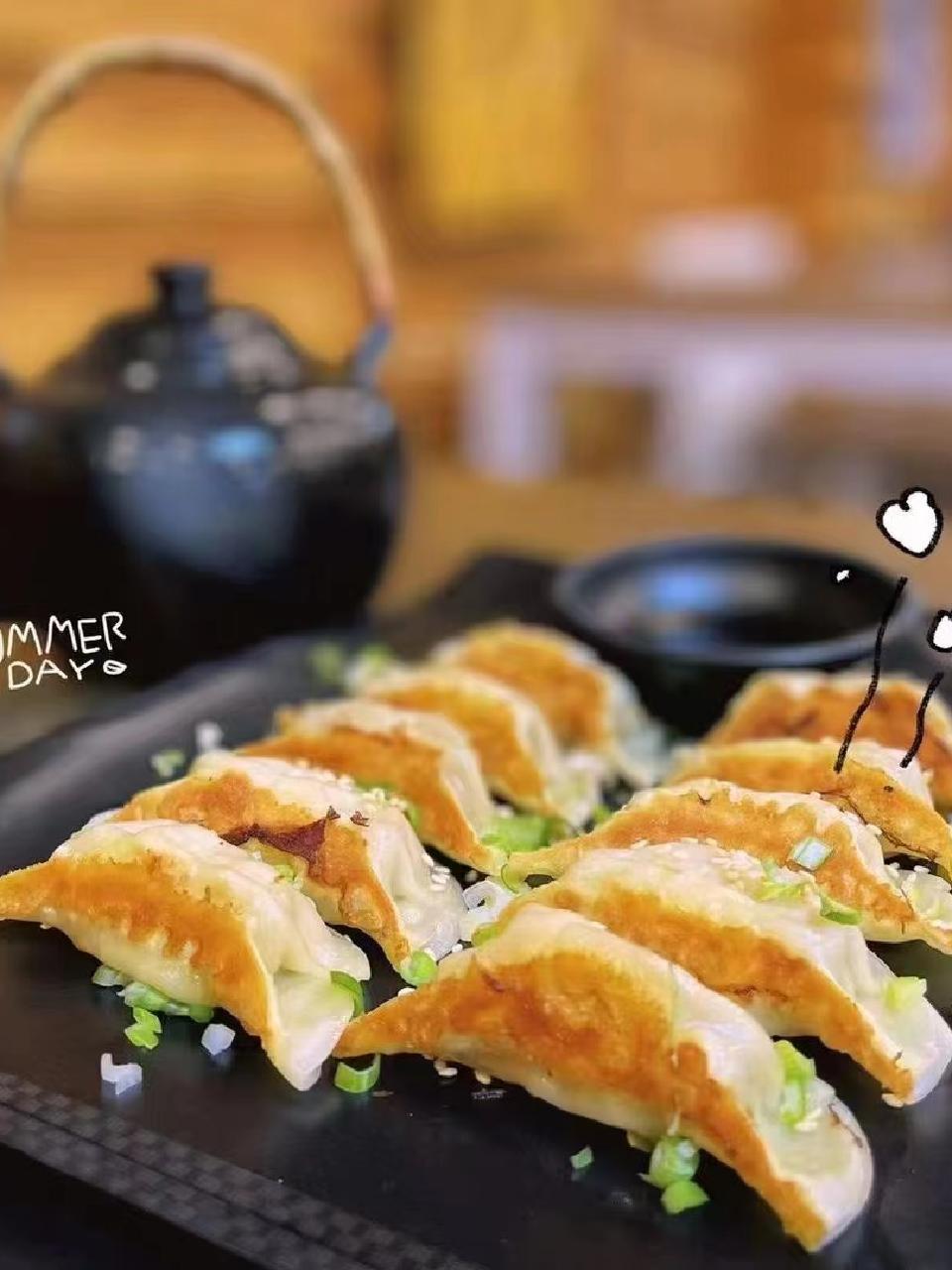 煎饺机 包饺子神器 自动化生产线 摆盘机 全自动饺子机 发货日常,顶着大太阳发货快晒化了