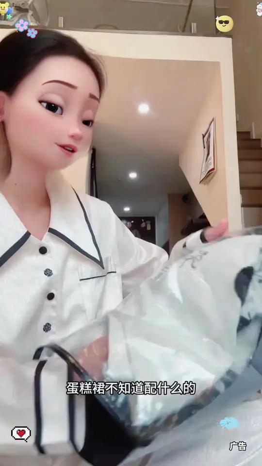 跟蛋糕裙绝配的小猫短袖,整体都很重工,良心品质
