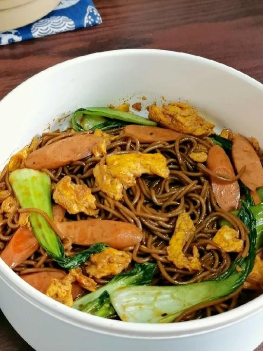 每天吃面不重样减脂餐鸡蛋炒荞麦面
