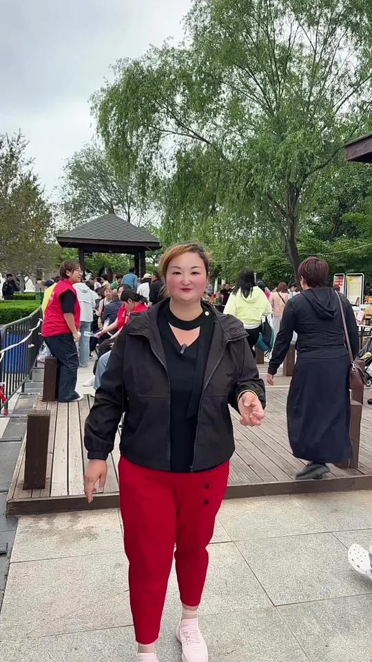 和义盛老板也被受邀参加董宇辉直播现场了赶紧给和义盛老板点赞给董老师点赞#与辉同行山东行 #